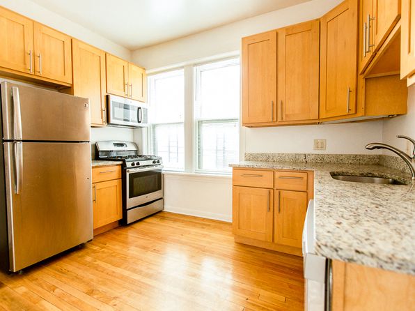 1104 N Oakley Blvd #2