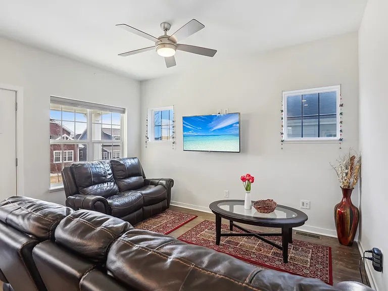9924 Peach Leaf Ln — Photo 6
