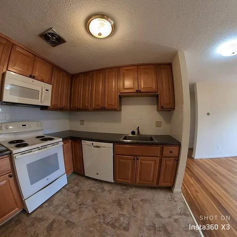 2 bed, 1.0 bath, 580 sqft, $2,600 — Photo 3