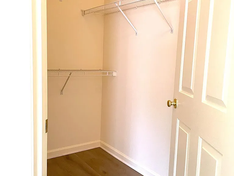 2540 Banshire Dr — Photo 32