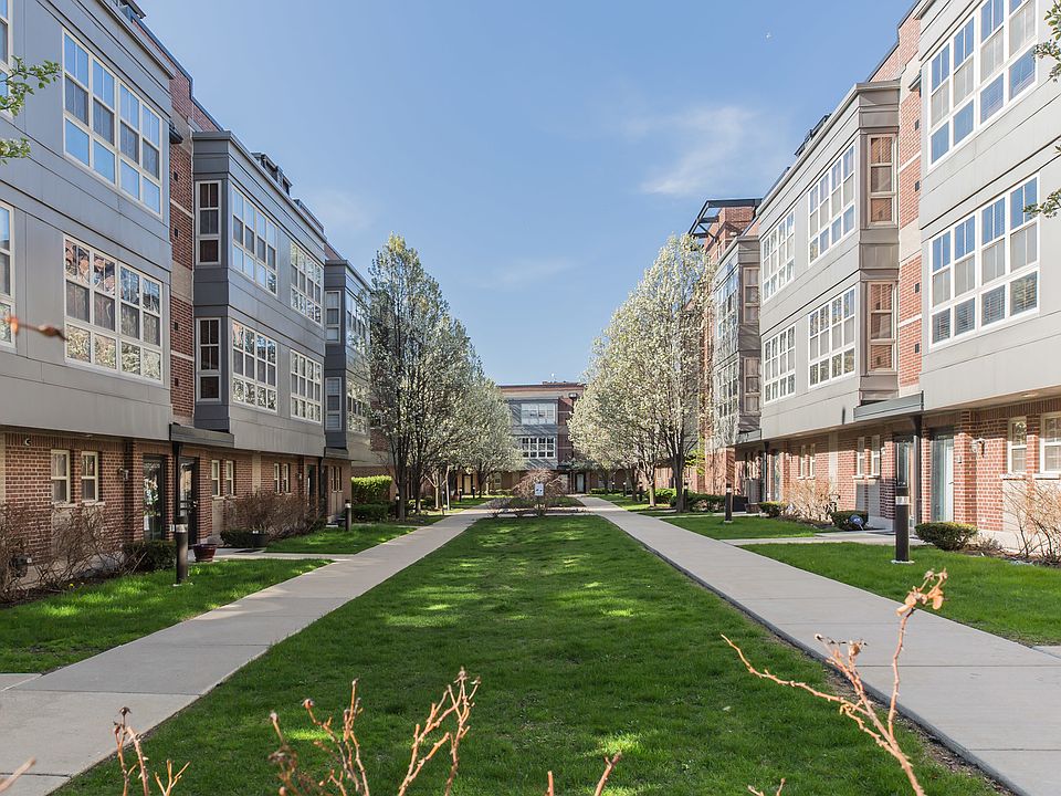 1st image of 2323 S Wabash Ave APT 10