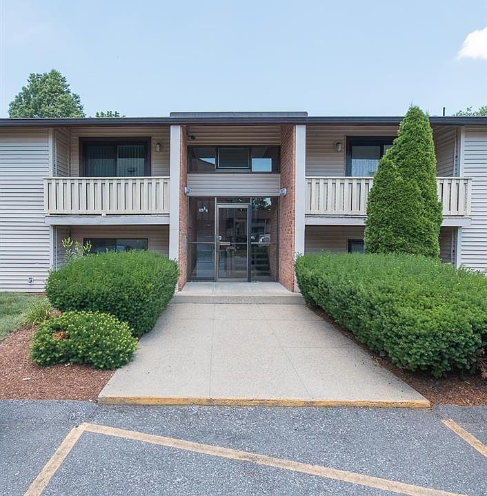 1st image of 1141 1/2 Hartford Ave APT 3B