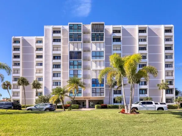 851 Bayway Blvd APT 704, Clearwater, FL 33767