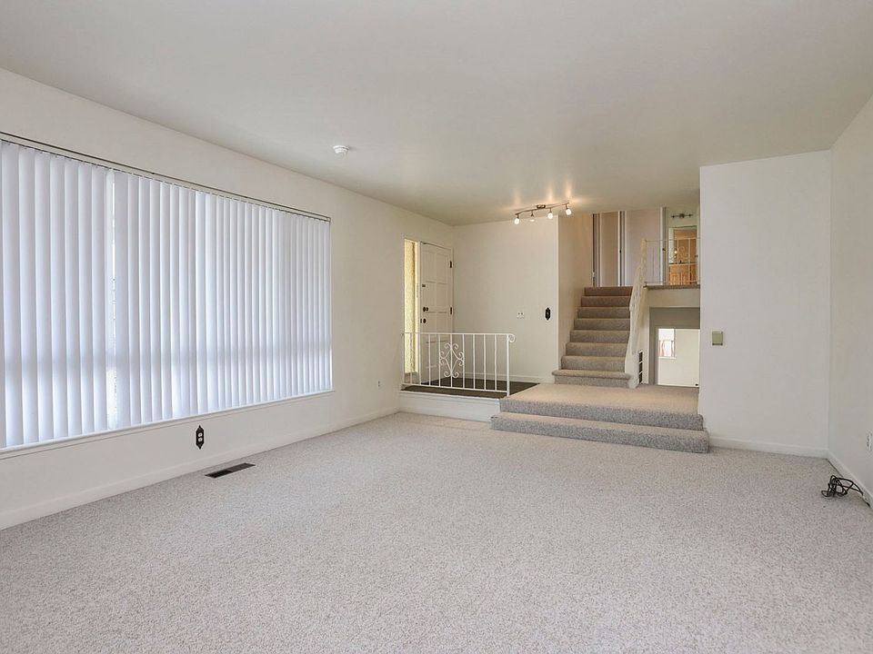 1st image of 330 Sea Horse Ct