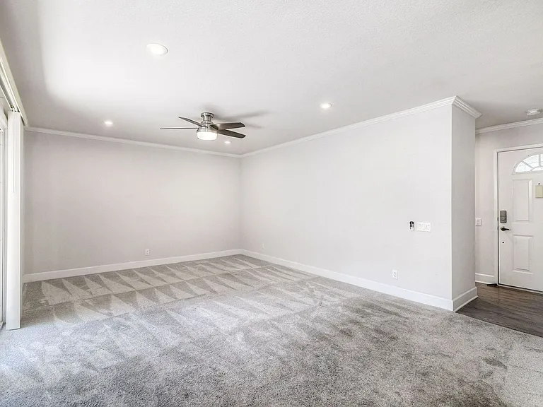 8545 Villa La Jolla Dr #H — Photo 36