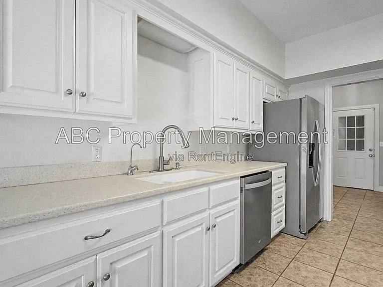 1525 W Deane St — Photo 4