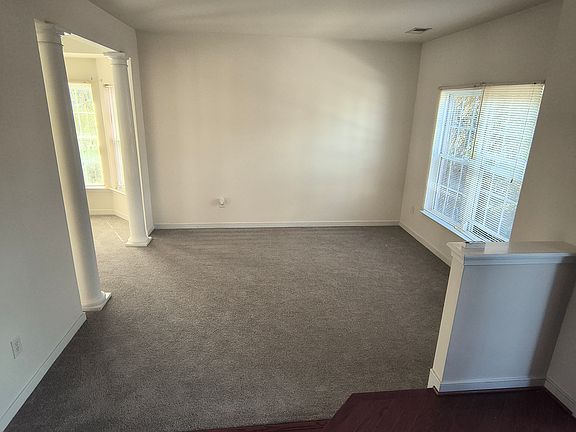 4th image of 901 Dominion Townes Ct