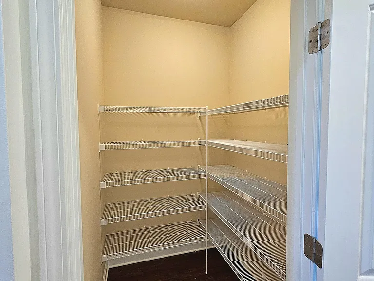 100 Mayfield Ct — Photo 16