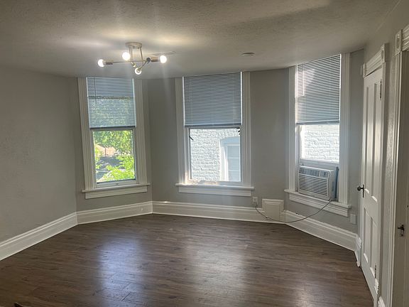 3rd image of 1122 S 32nd St #3