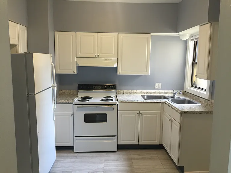 54-56 Grand Ave #4 — Photo 4