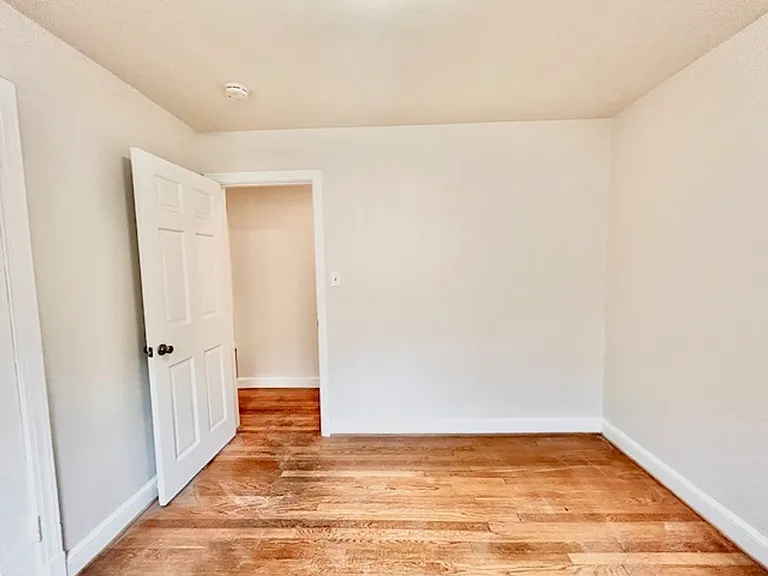 - 4534 Avondale Street — Photo 32