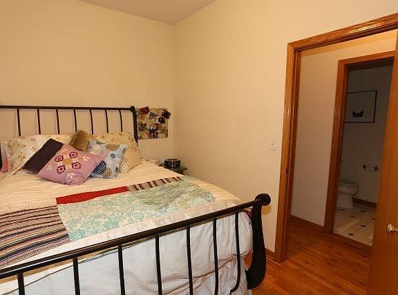 3rd image of 844 W Buckingham Pl #One