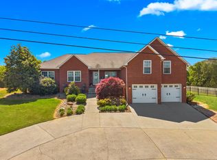 683 Privet Dr, Dandridge, TN 37725