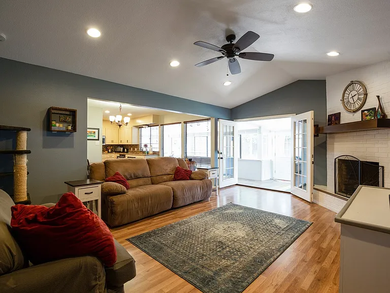 8801 Dawnridge Cir — Photo 3