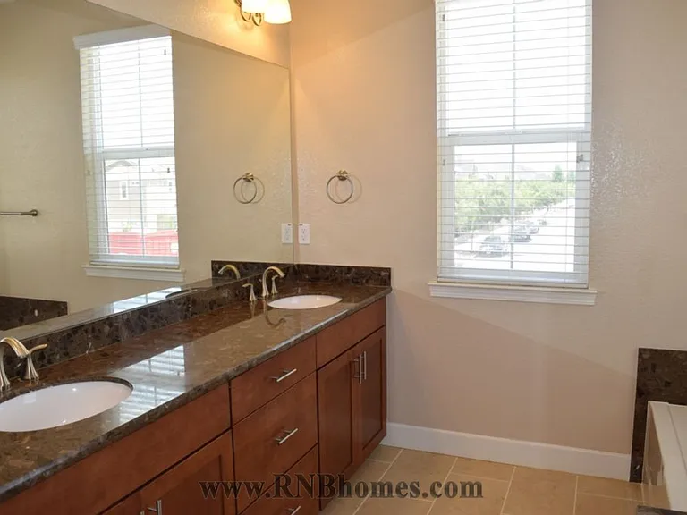 900 Lyon Pl — Photo 25