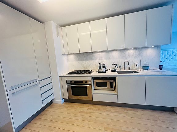 4th image of 322 W 57th St #F