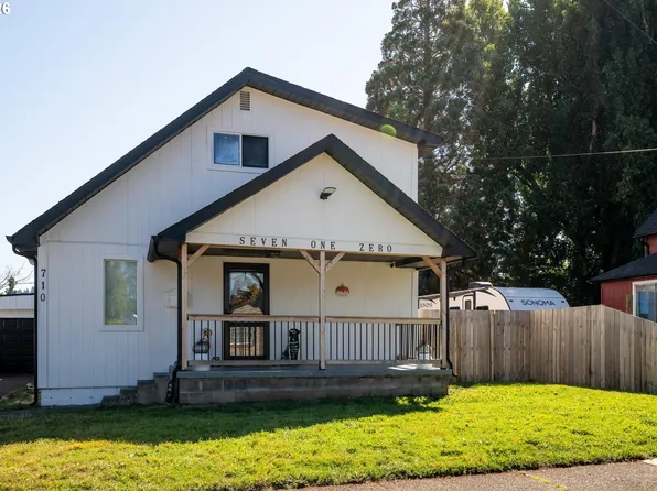 710 S 3rd St, Cottage Grove, OR 97424