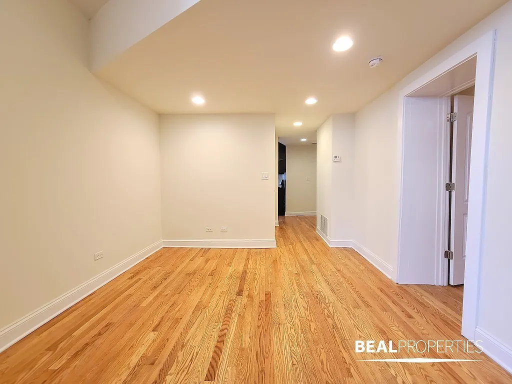 Building Photo - 4036.5 N Ashland Ave #GDS