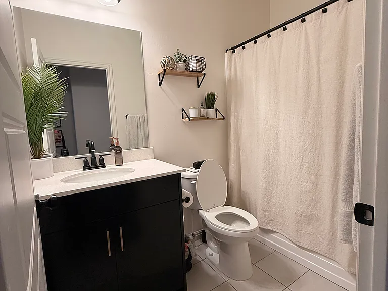 542 S 1020 W — Photo 11
