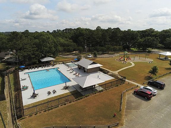 Ridgewood Pool .3 miles away