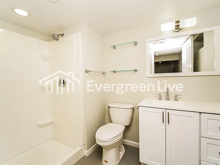15810 Harrison Dr — Photo 8