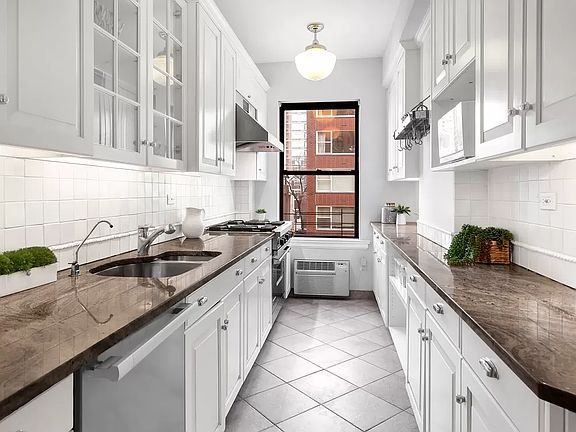 4th image of 136 E 64th St APT 6E