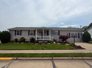 601 McKenna Dr, Williamstown, WV 26187