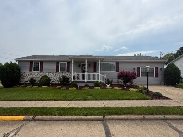 601 McKenna Dr, Williamstown, WV 26187