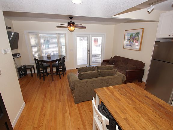 3rd image of 729 Venice Ct