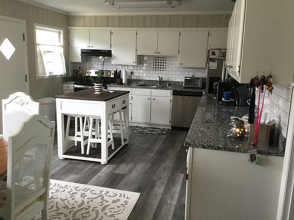 4th image of 2122 Windover Dr NE