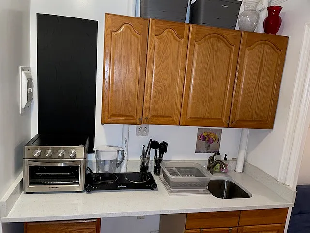 Building Photo - 315 W 77th St #5D