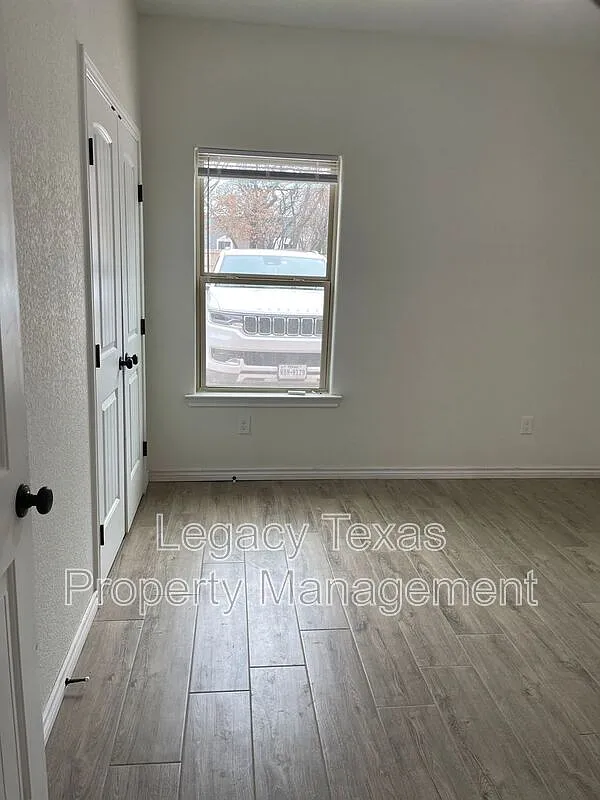 3 bed, 2.0 bath, 1300 sqft, $1,650 — Photo 3
