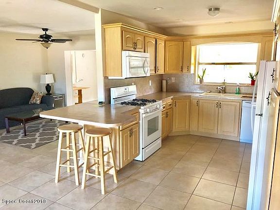 3rd image of 418 N Neptune Dr