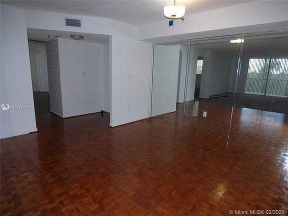 3rd image of 900 NE 195th St APT 417