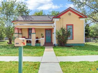 404 N Milam St, Seguin, TX 78155