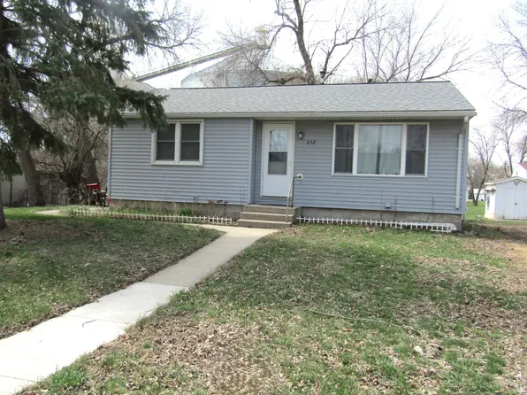 252 7th St, Dawson, MN 56232