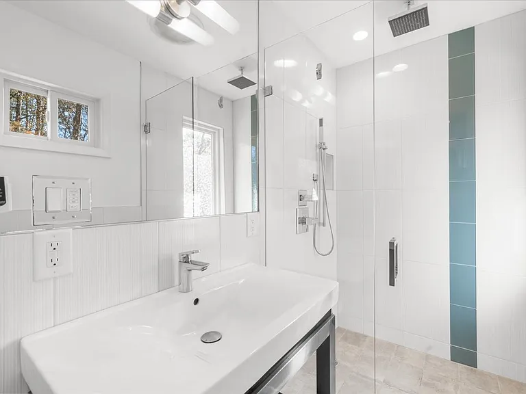 2420 Cove Cir — Photo 35