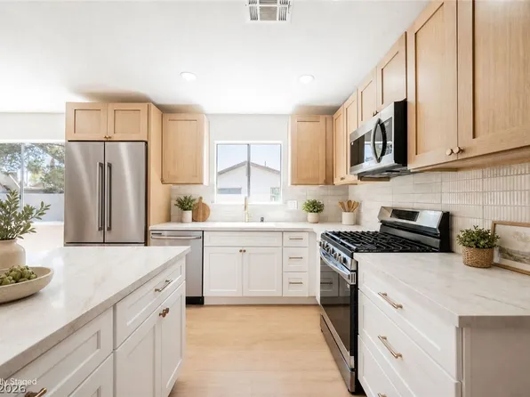 35 Hickory St, Las Vegas, NV 89110