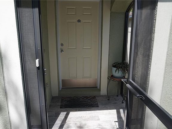 4th image of 907 Windton Oak Dr