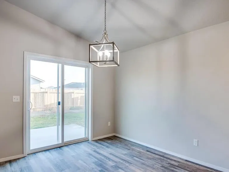900 SW Miner St — Photo 8