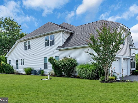 3rd image of 11 Mulberry Dr