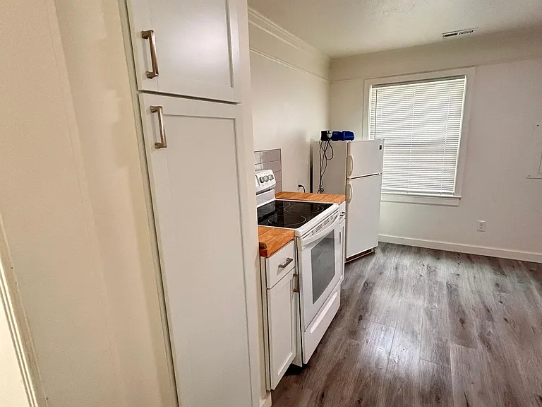 1605 Earl Ave — Photo 18