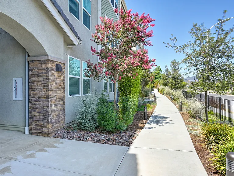Vela Apartments — Photo 98