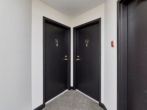 3rd image of 5500 Pershing Ave APT 33