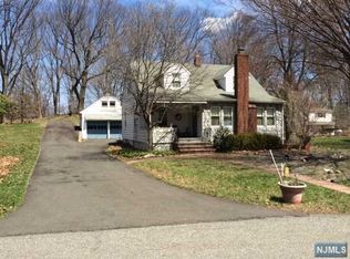 447 Lake Rd, Wyckoff, NJ 07481
