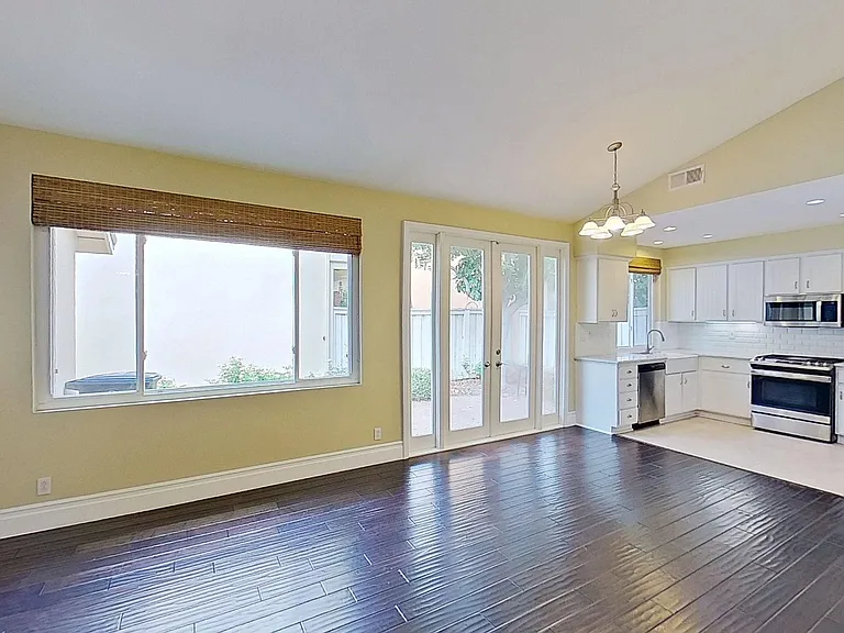 2581 W Ardenwood Ct — Photo 2
