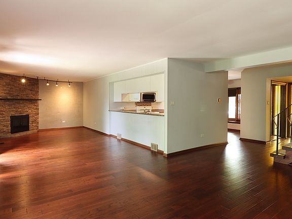 3rd image of 8274 Stonehenge Dr