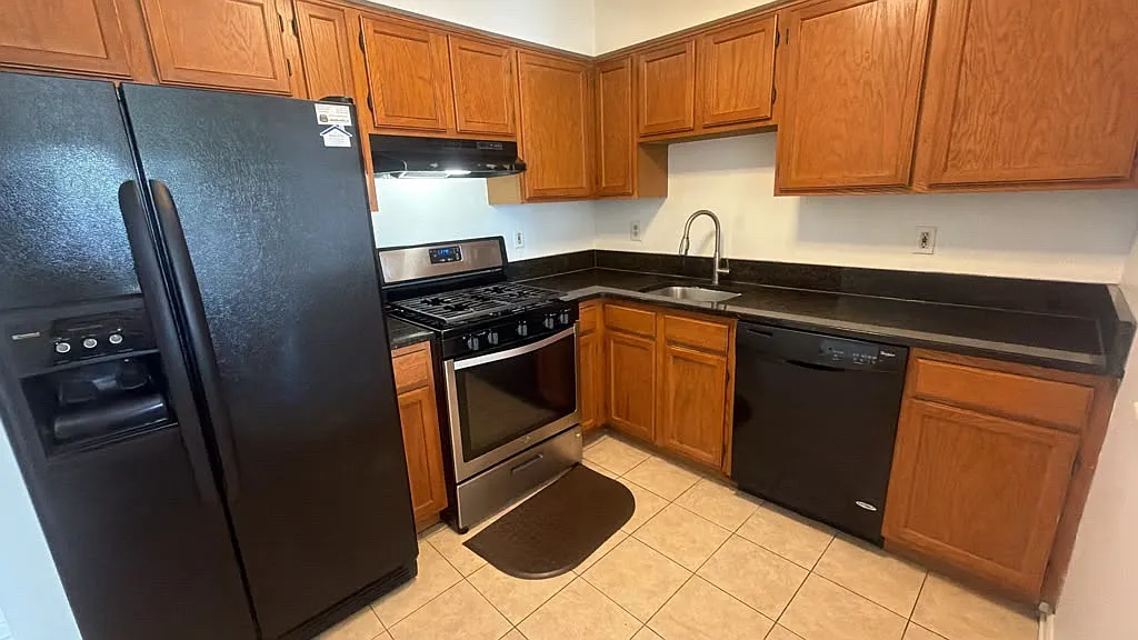 727 Waterford Dr — Photo 3
