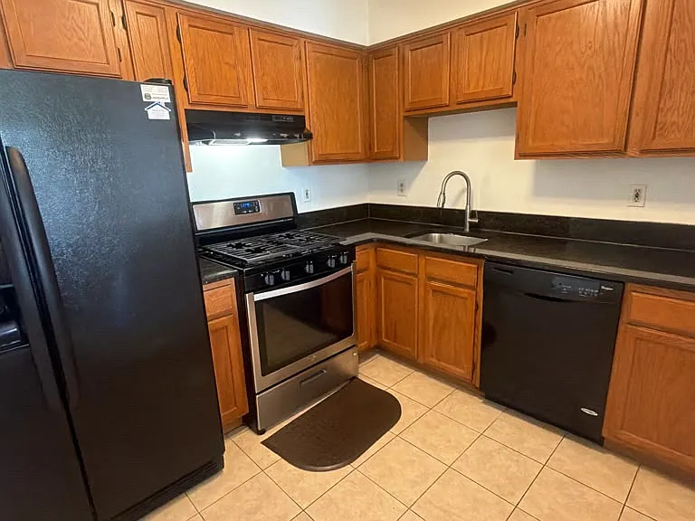727 Waterford Dr — Photo 3