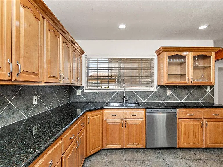 7757 La Mesa Way — Photo 5
